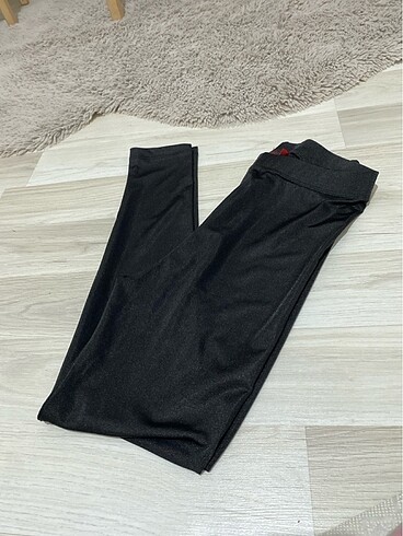 Bershka Siyah parlak tayt