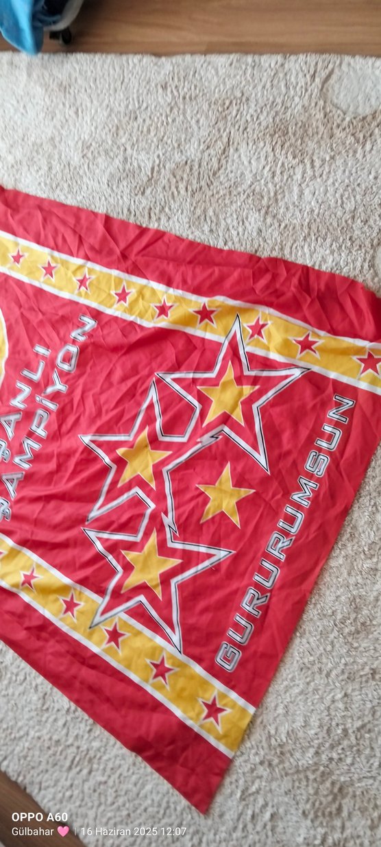 Kırmızı Galatasaray bayraği - Görsel 3