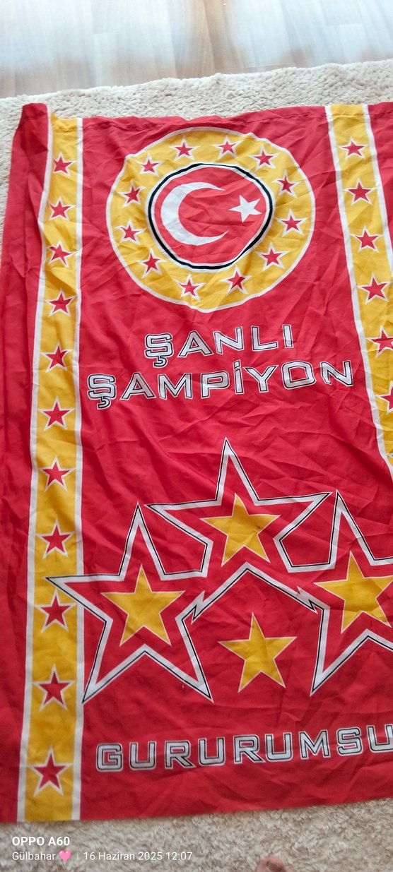 Kırmızı Galatasaray bayraği - Görsel 4