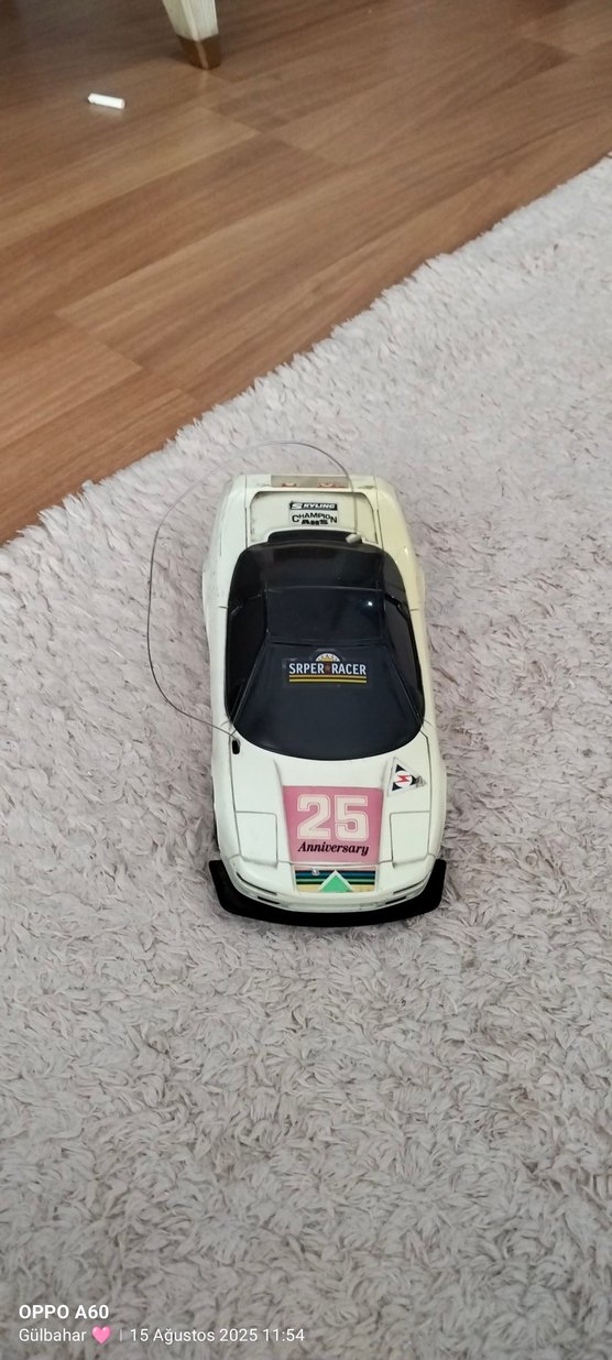 Beyaz Oyuncak Araba - Görsel 3