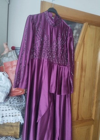 Uzun Kollu Mor İşlemeli Abiye Elbise - Görsel 3