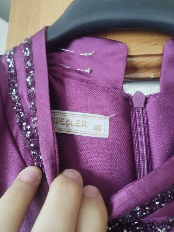 Uzun Kollu Mor İşlemeli Abiye Elbise - Görsel 4