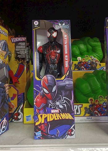 Marvel venom versus Miles Morales titan figür