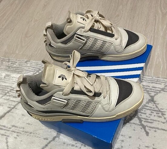 41 Beden beyaz Renk Adidas spor ayakkabı