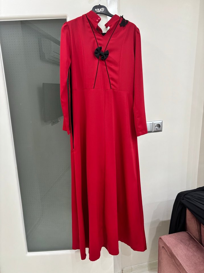 Dantel Detaylı Kırmızı Uzun Kollu Uzun Elbise - Görsel 3