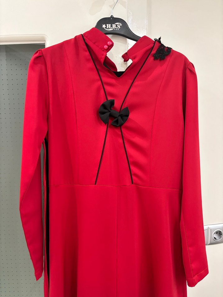 Dantel Detaylı Kırmızı Uzun Kollu Uzun Elbise - Görsel 4