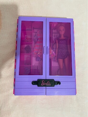 Barbie dolabi