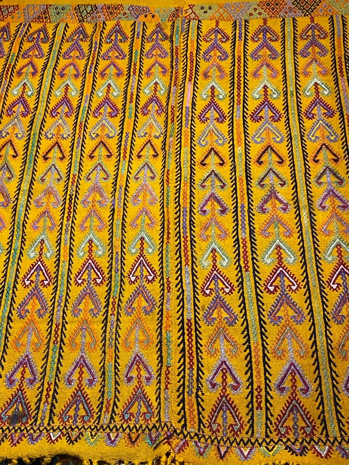 Antika Renkli Nakışlı Geleneksel Halı - Görsel 3