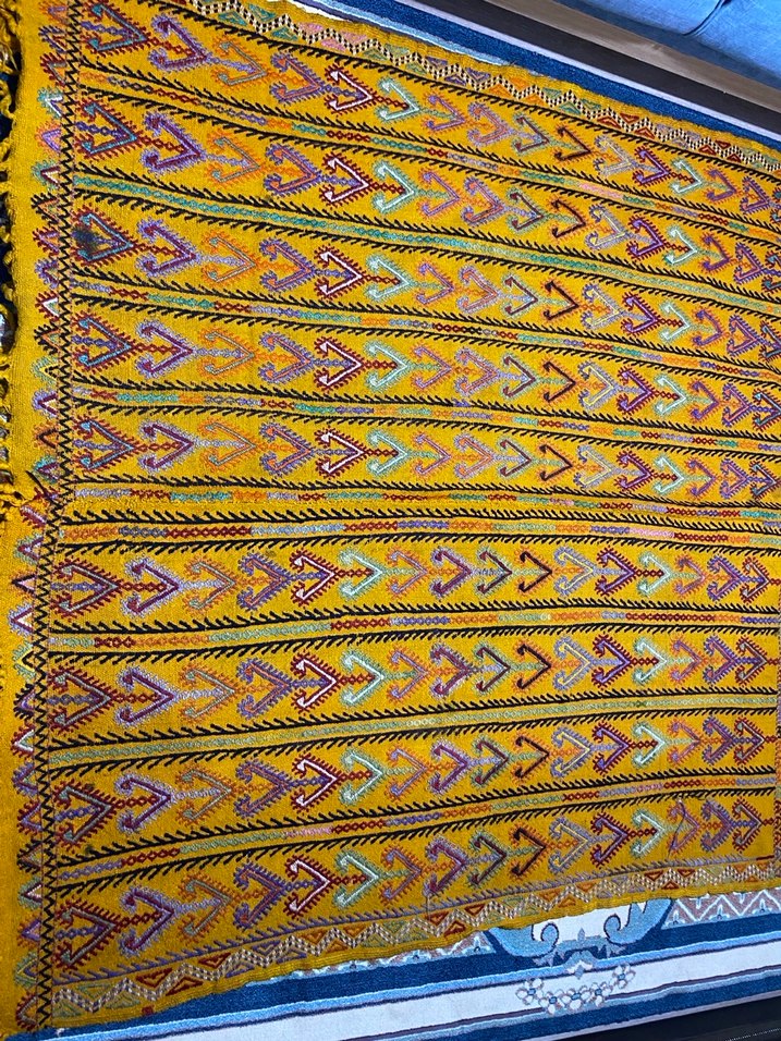 Antika Renkli Nakışlı Geleneksel Halı - Görsel 2