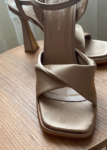 Topuklu ayakkabı - Görsel 3