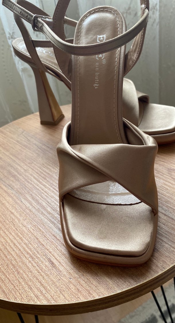 Topuklu ayakkabı - Görsel 3