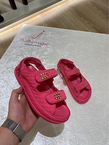 Chanel Pembe Sandalet
