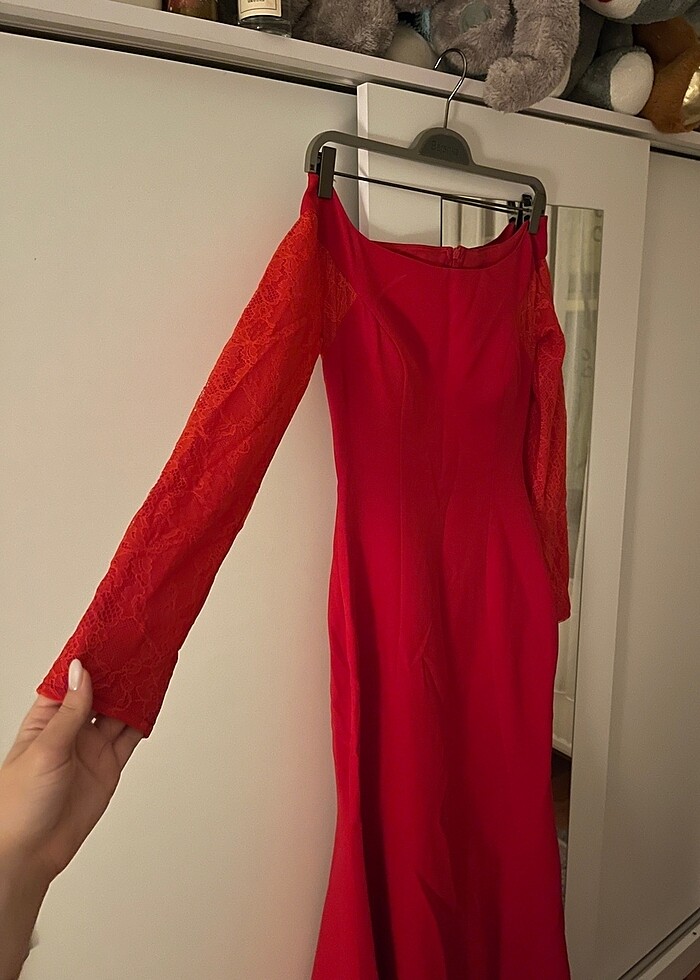 Kırmızı uzun dantel kol detaylı abiye - Görsel 3