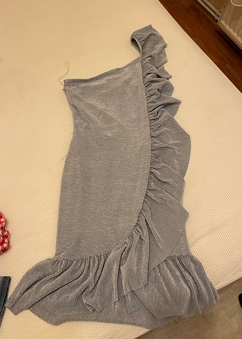 Gri Straplez Uzun Kollu Fırfırlı Elbise - Görsel 2