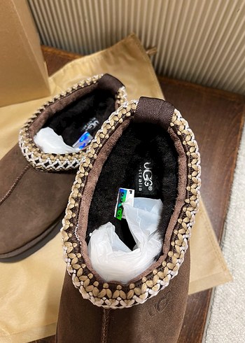 UGG Kadın Kahverengi Kürklü Dolgu Topuk Terlik - Görsel 3