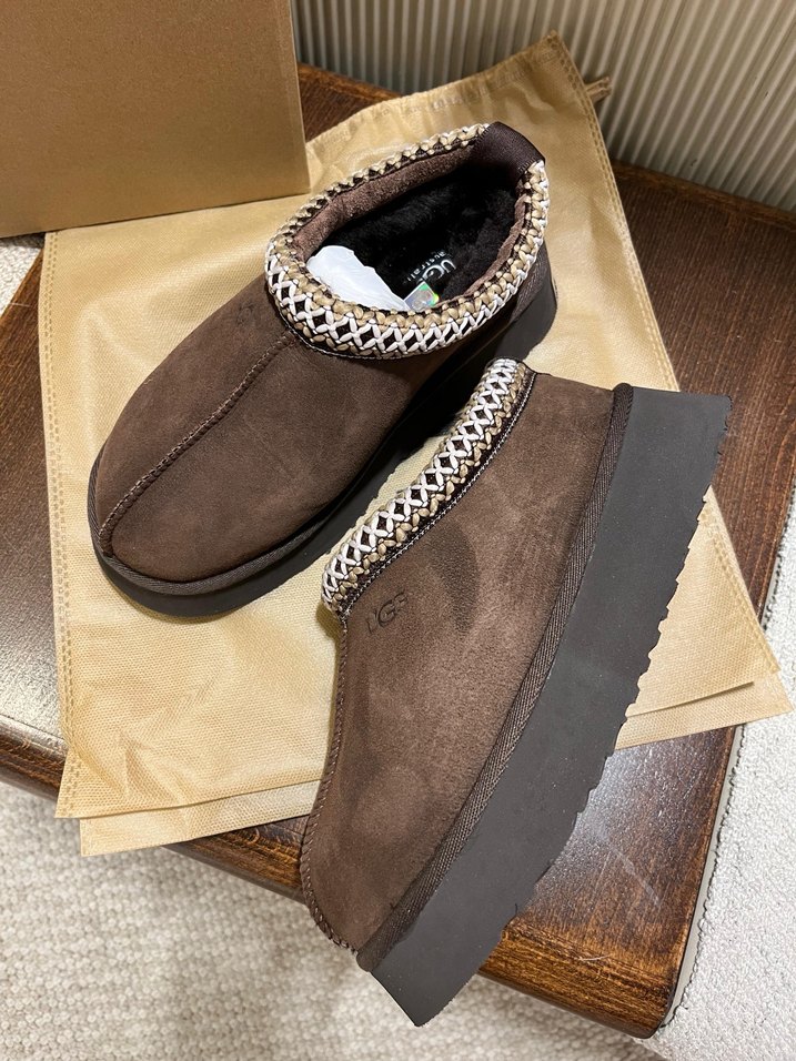 UGG Kadın Kahverengi Kürklü Dolgu Topuk Terlik - Görsel 2