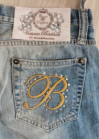 Nakışlı, düğmeli, bol kesim vintage kot pantolon Victoria
