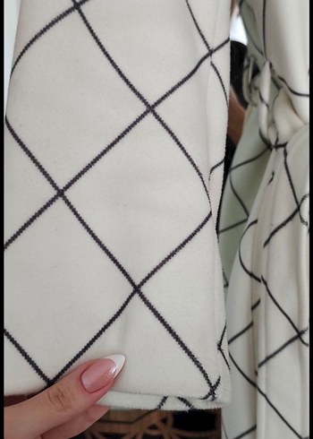 Kürk Detaylı Beyaz Ekose Uzun Kadın Kaban - Görsel 3