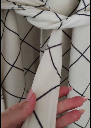 Kürk Detaylı Beyaz Ekose Uzun Kadın Kaban - Görsel 2