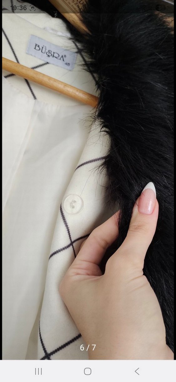 Kürk Detaylı Beyaz Ekose Uzun Kadın Kaban - Görsel 4