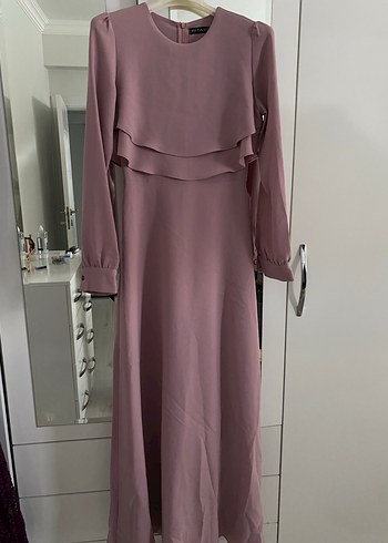 Pembe elbise