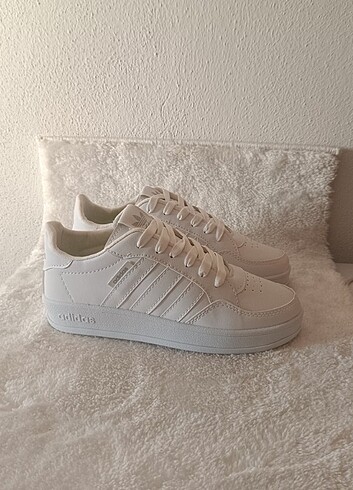 Adidas Beyaz Spor Ayakkabı