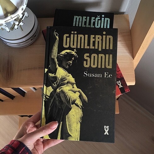  Beden Renk MELEĞİN DÜŞÜŞĞ SERISI-SERT KAPAK