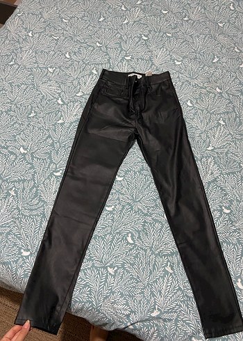 Kadın Siyah Yılan Desenli Fermuarlı Kumaş Pantolon - Görsel 3