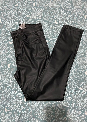 Kadın Siyah Yılan Desenli Fermuarlı Kumaş Pantolon - Görsel 2