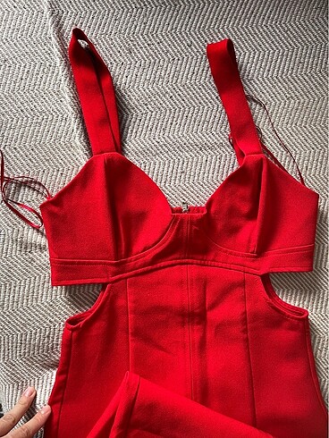 Zara kırmızı pencere detaylı elbise