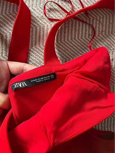 Zara Zara kırmızı pencere detaylı elbise