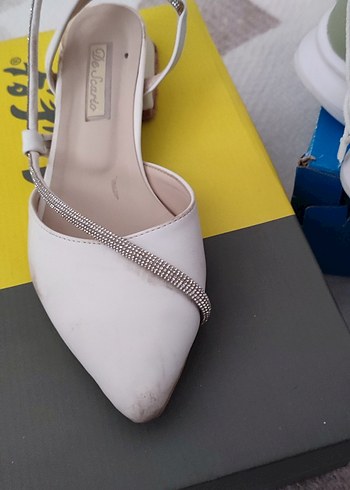 Zincir Detaylı Beyaz Stiletto Kadın Ayakkabı - Görsel 2