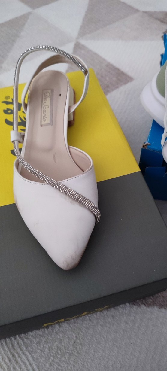 Zincir Detaylı Beyaz Stiletto Kadın Ayakkabı - Görsel 2