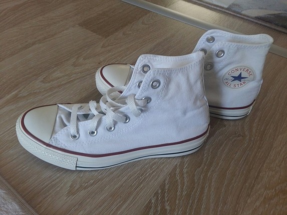 beyaz converse