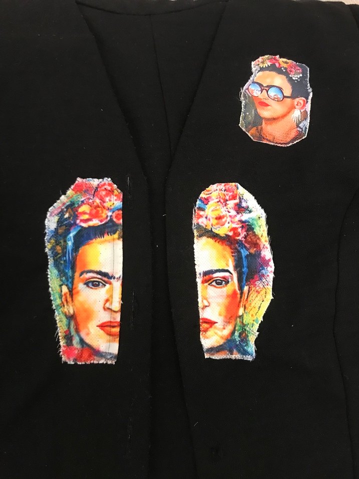 Düğmeli Siyah Baskılı Kadın Yelek - Görsel 3