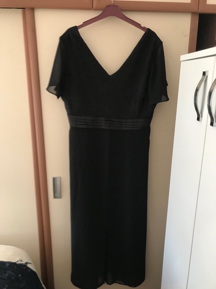 Kısa Kollu Siyah Midi V Yaka Elbise - Görsel 2