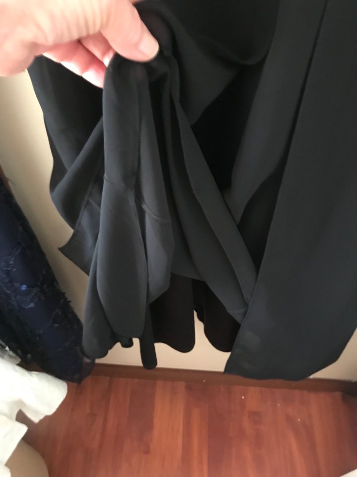 Kısa Kollu Siyah Midi V Yaka Elbise - Görsel 5