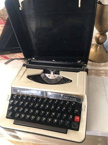Sıfır antika daktilo bütün fonksiyonları çalışıyor