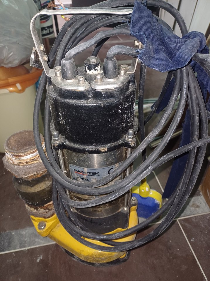 Sarı-Gri Endüstriyel Elektrikli Süpürge - Görsel 2