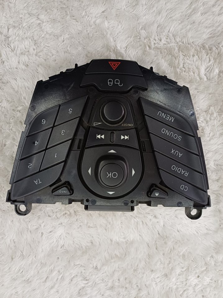 Siyah Müzik Sistemi Kontrol Paneli - Görsel 3