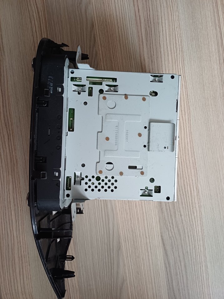 Siyah Müzik Sistemi Kontrol Paneli - Görsel 4