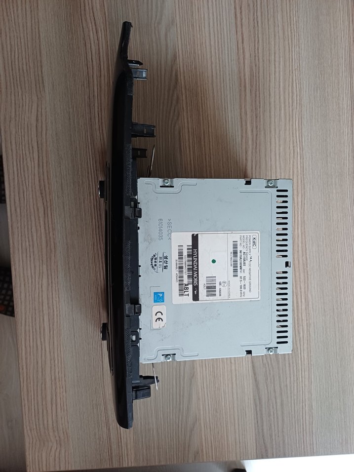 Siyah Müzik Sistemi Kontrol Paneli - Görsel 3