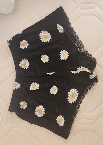 Diğer Siyah Papatya Desenli Kısa Kollu Mini Pijama Takımı