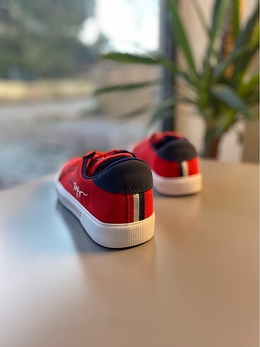 37 Beden kırmızı Renk Tommy Hilfiger Keten