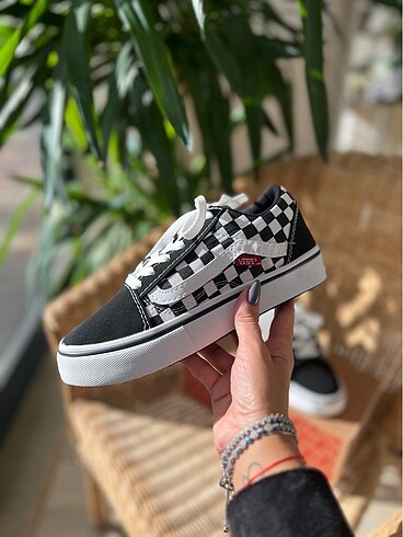 Vans Damali