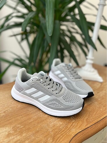 Adidas Gri Yürüyüş Ayakkabısı