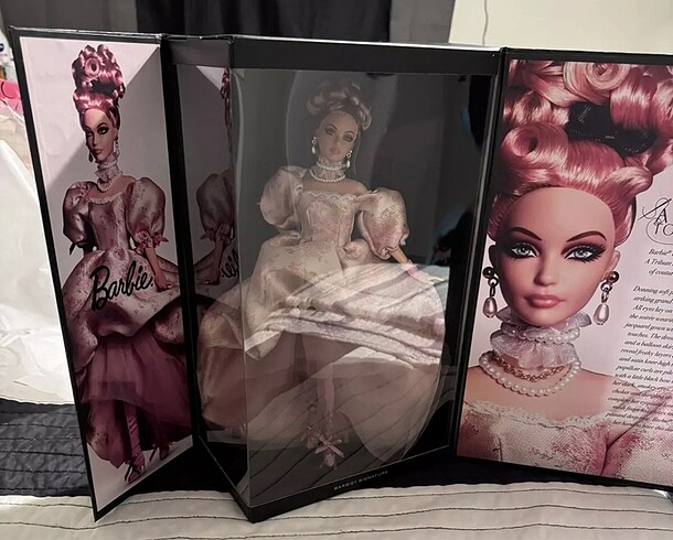 Barbie Barbie Signature: A Tribute to Fashion Model.