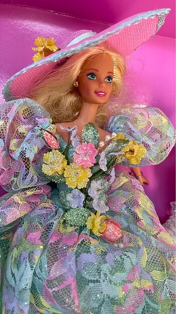 Barbie Barbie Spring Bouquet.