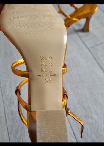 turuncu Renkli Stiletto Tokalı Kadın Ayakkabı - Görsel 5