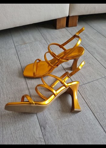 turuncu Renkli Stiletto Tokalı Kadın Ayakkabı - Görsel 3